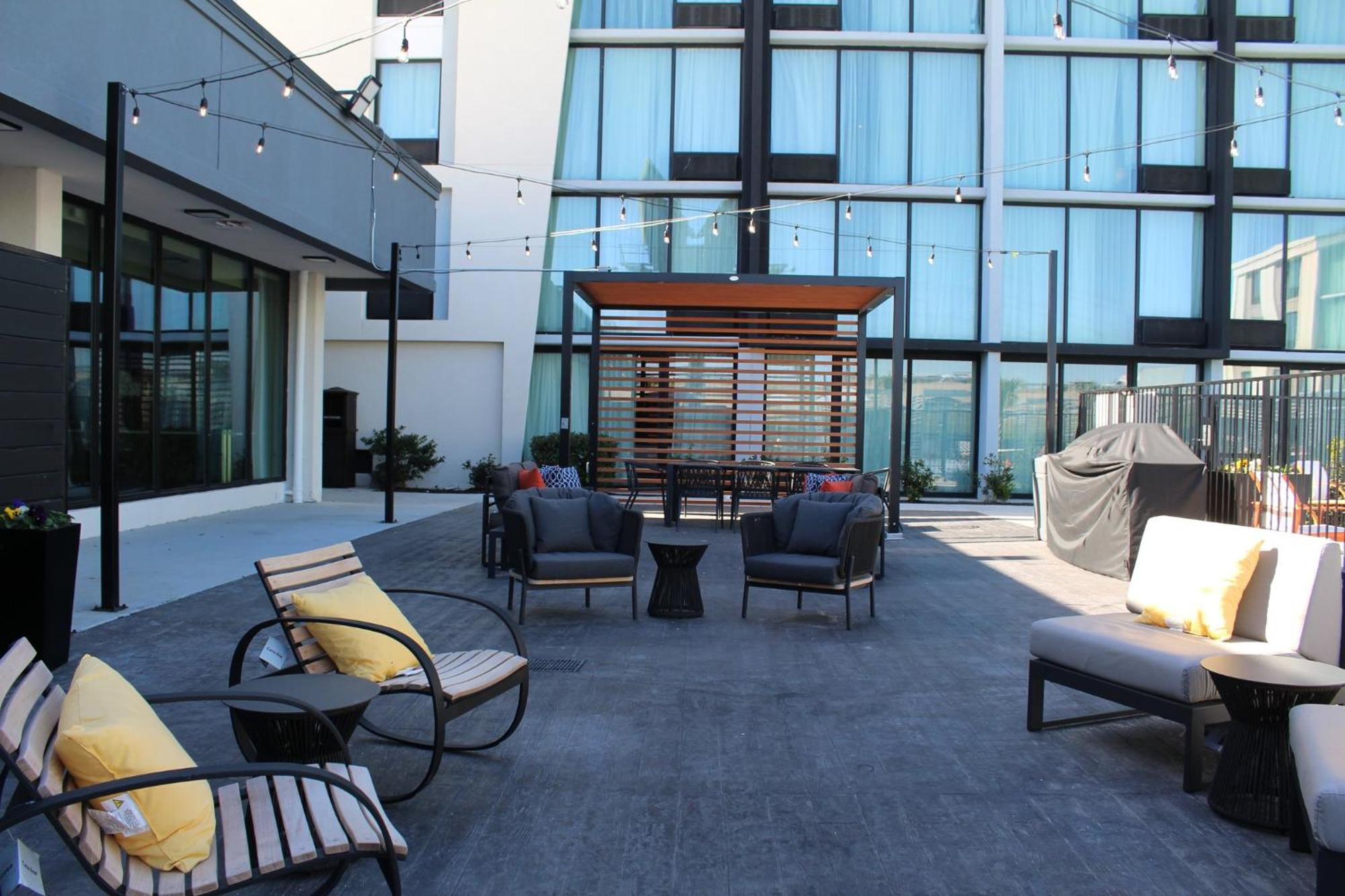 Holiday Inn Dallas Market Ctr Love Field By Ihg Esterno foto