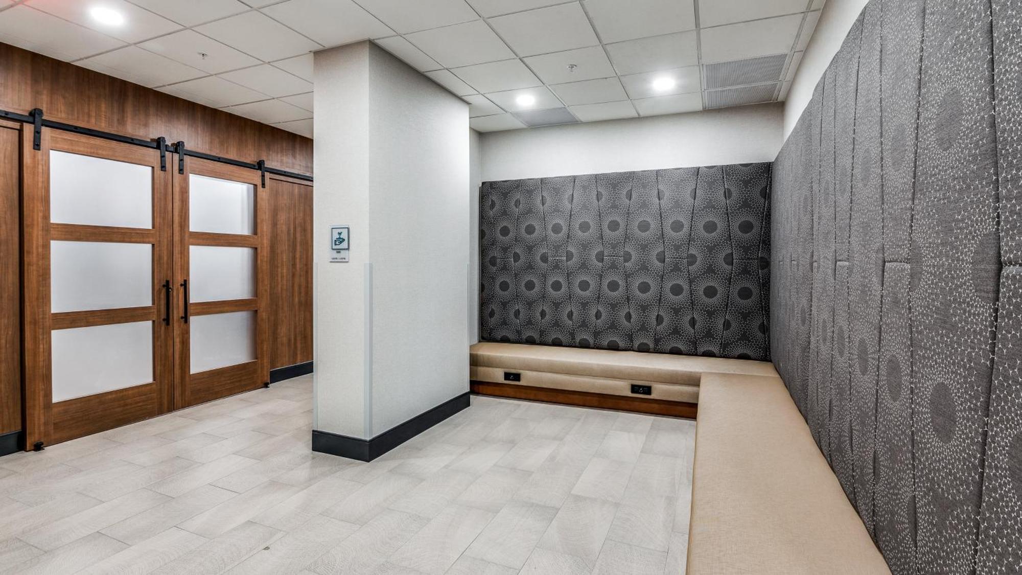 Holiday Inn Dallas Market Ctr Love Field By Ihg Esterno foto